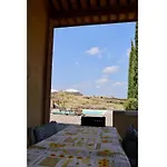 Tuscan Retreat With Private Pool & Views בית נופש *