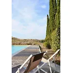 Tuscan Retreat With Private Pool & Views בית נופש *