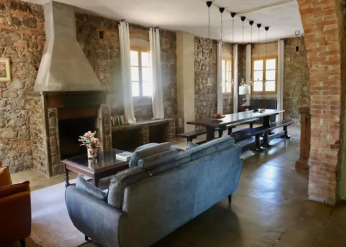Tuscan Retreat With Private Pool & Views